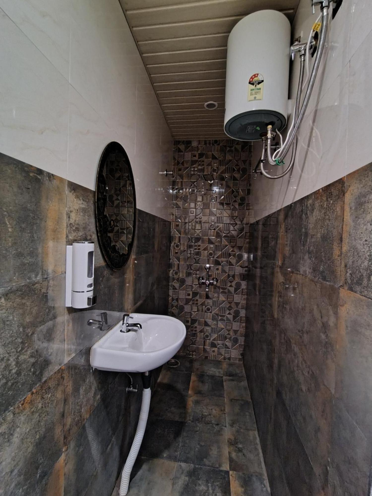 Hotel Mrk Váránasí Exteriér fotografie